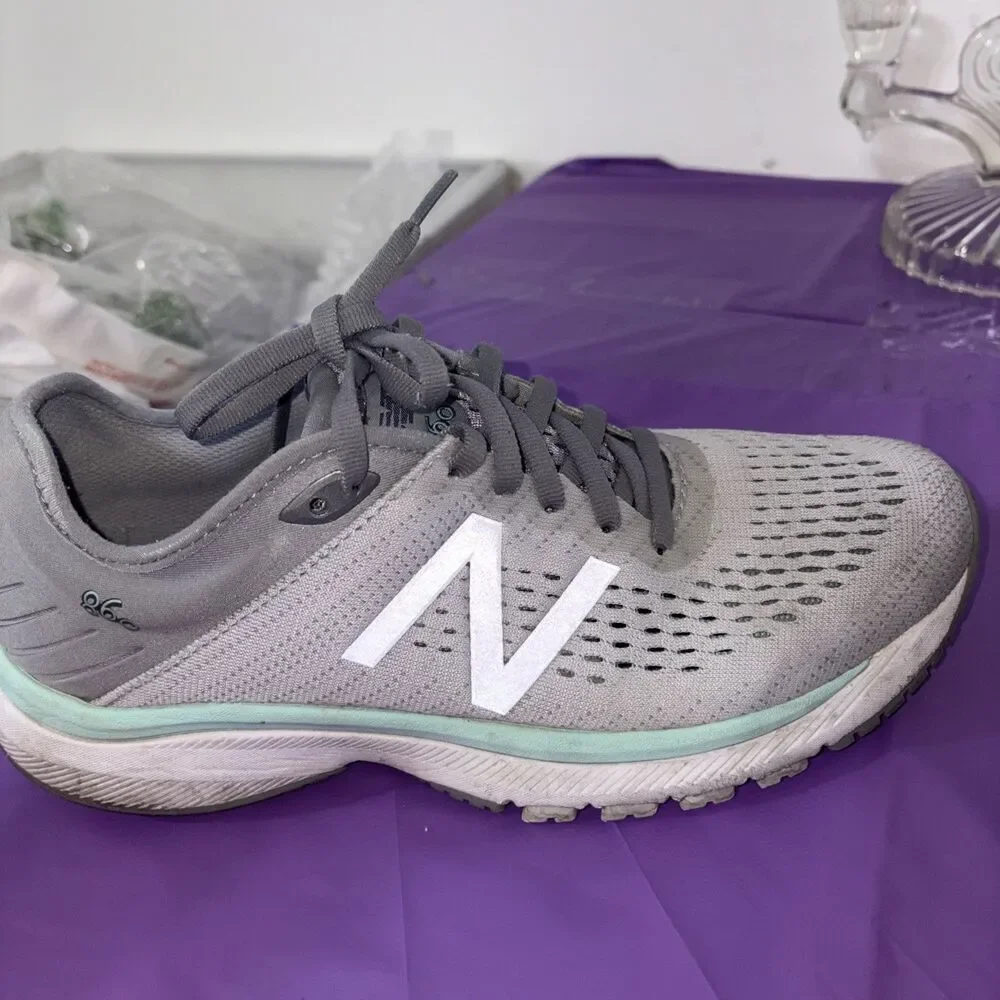 New‎ Balance 860 Ladies 8.5 Sneakers